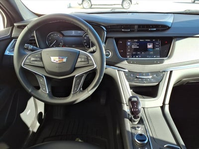 2025 Cadillac XT5 Luxury