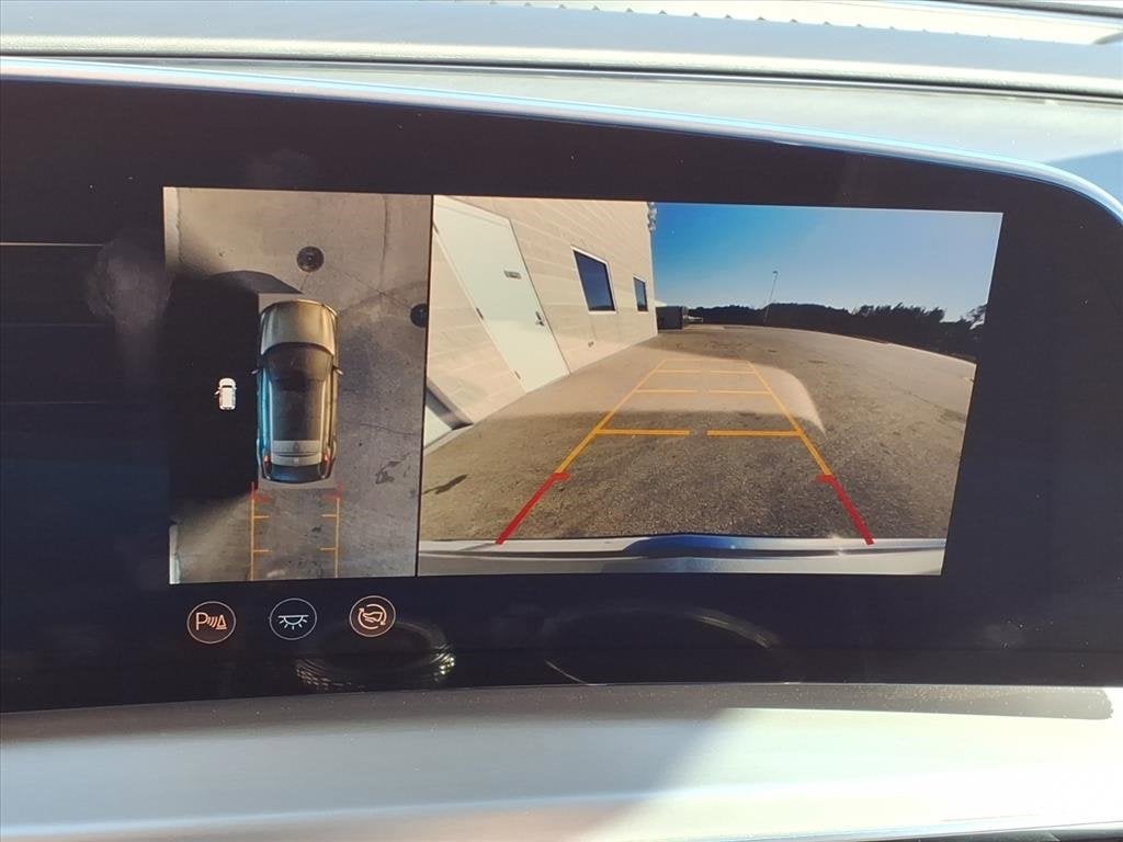 2024 Cadillac LYRIQ Luxury 1