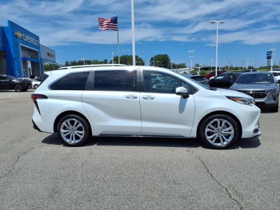 2022 Toyota Sienna Platinum