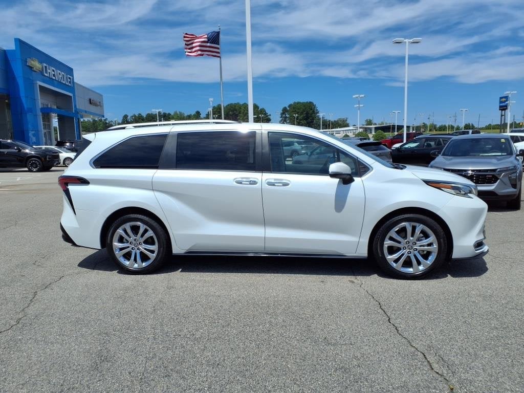 2022 Toyota Sienna Platinum